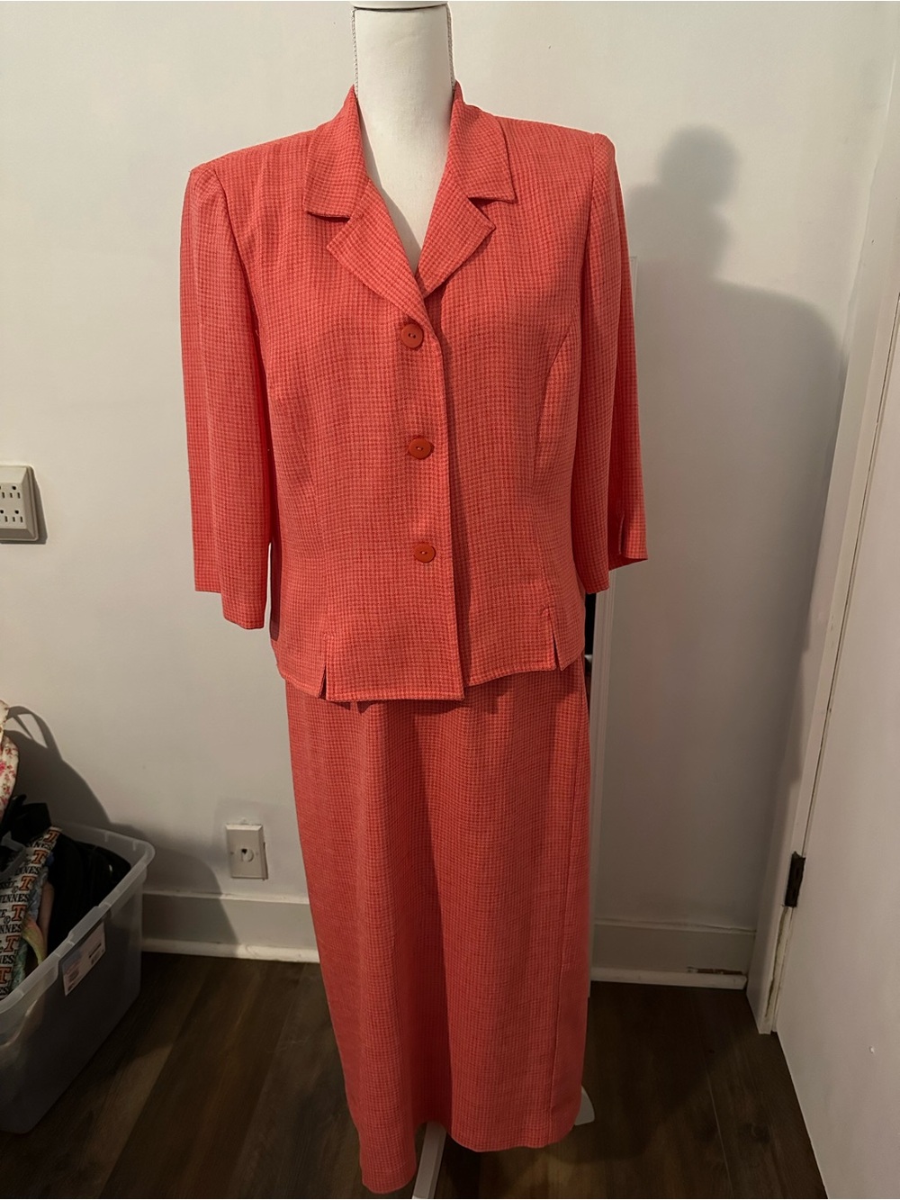 Classic Coral Women's Skirt Suit - Vintage-Inspired Jacket & Midi Skirt
